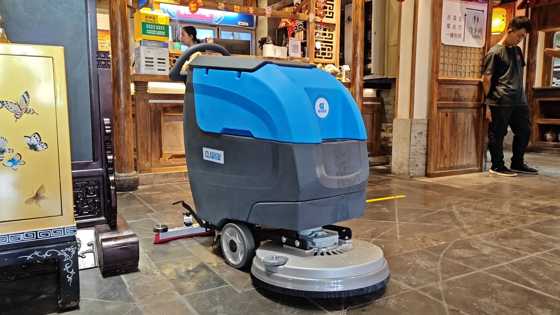 Scope of application of hand push floor scrubber in hotels and restaurants