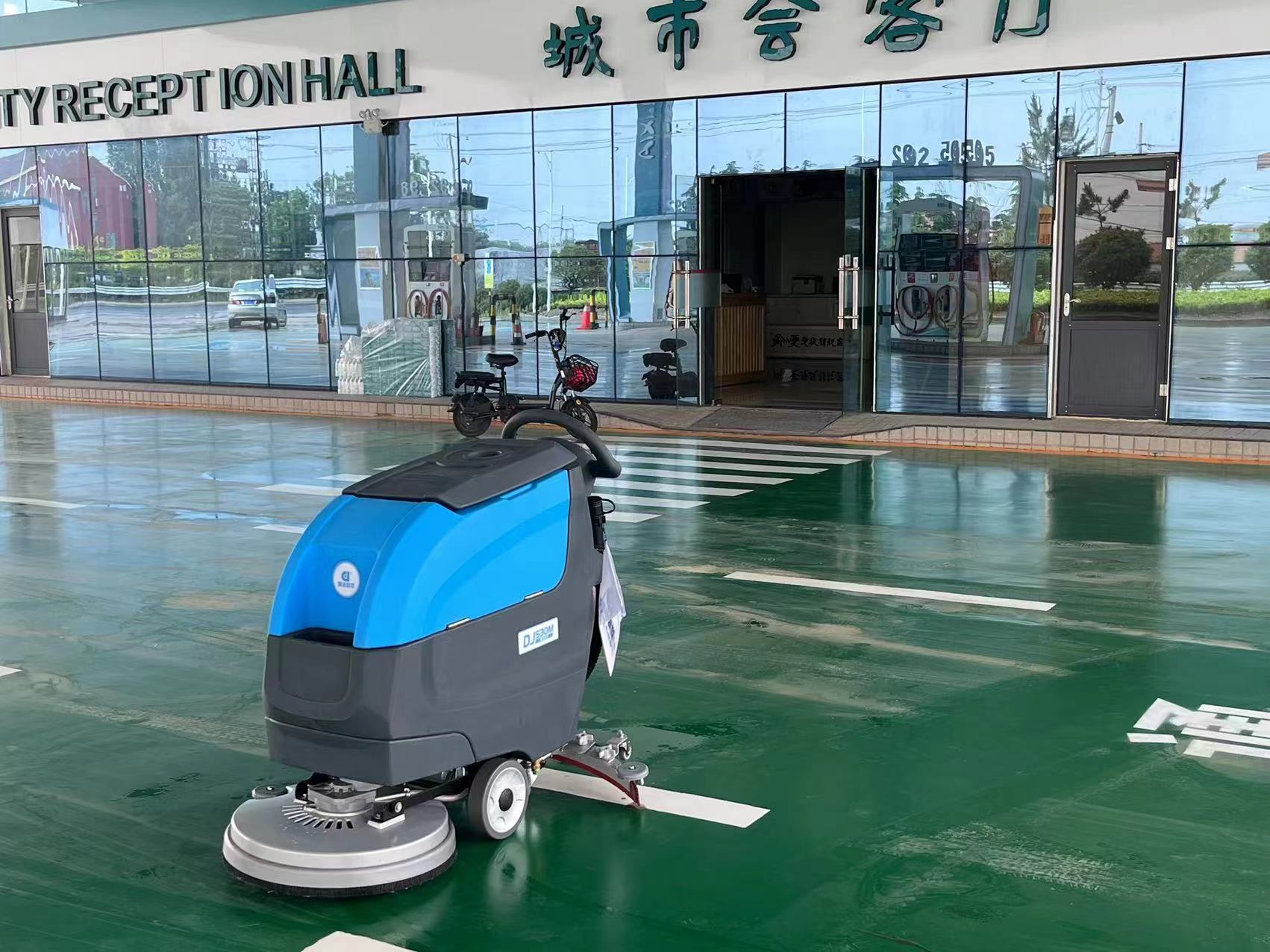 Large venues require large machines.Clean Magic floor scrubbers make the floor cleaner. In large places such as supermarkets, workshops, exhibition halls, sports venues, airports, stations, and docks, cleaning requires a lot of people, wastes a lot of tim
