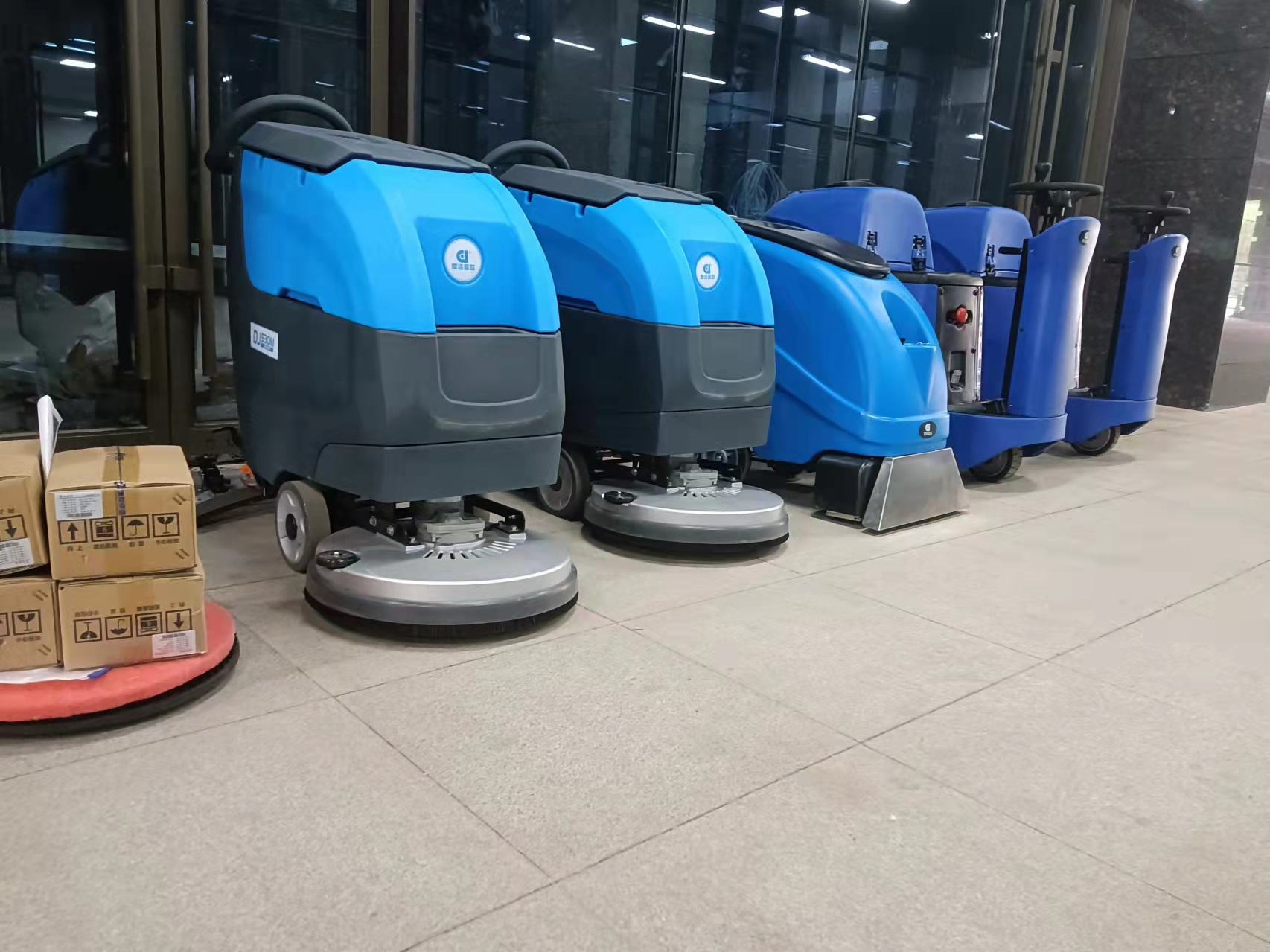 What types of commercial floor scrubbers are there and how to choose?