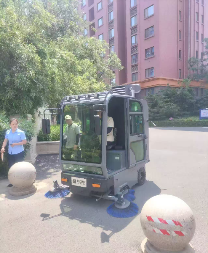 The applicable scenarios of electric enclosed sweepers