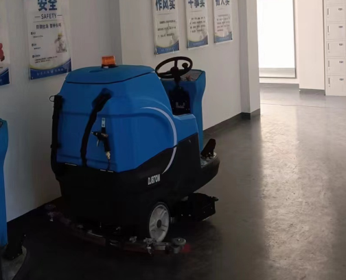 Why is there a price difference among floor cleaning machines that are essentially the same?