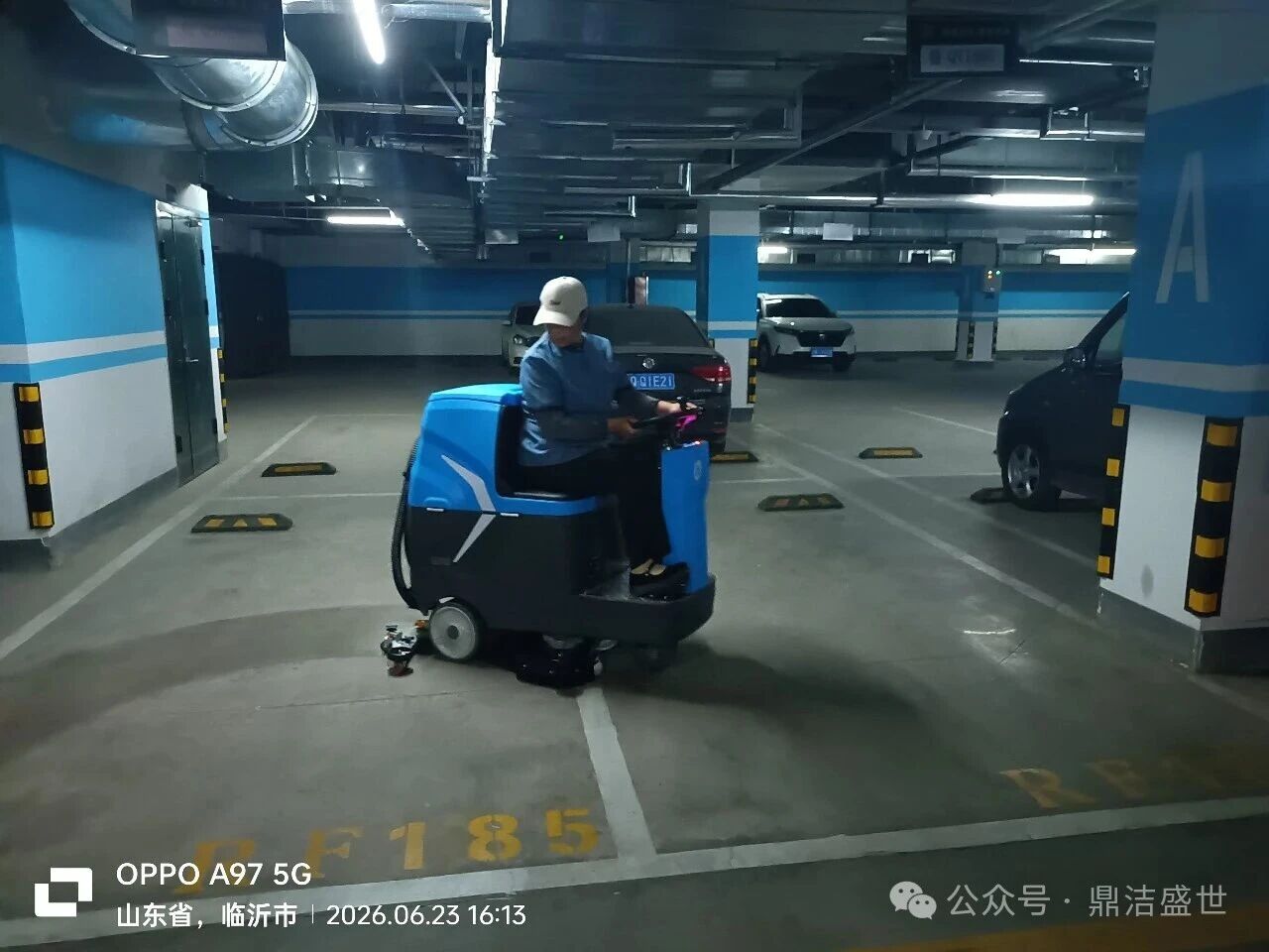 VSay goodbye to manual mopping! A single ride-on floor scrubber handles the cleaning of entire factory floors and garages.